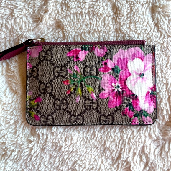 Coin wallet by Gucci. Looks new. Wore it twice. - Picture 1 of 2